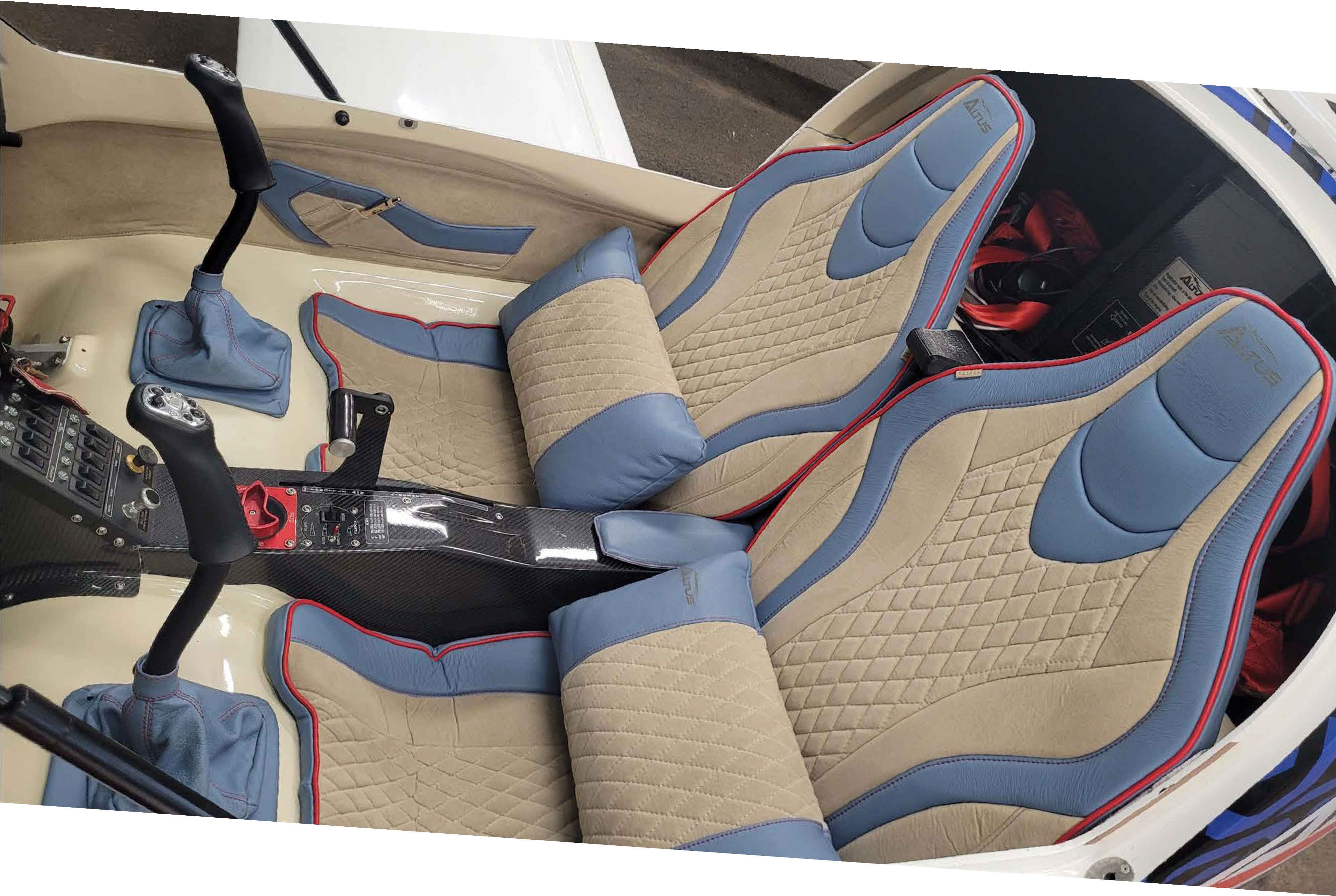 Altus cockpit